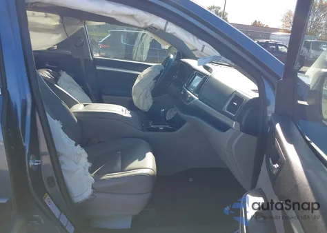 2016 Toyota Highlander Xle V6 z USA, uszkodzony, nr VIN 5TDJKRFH7GS501815